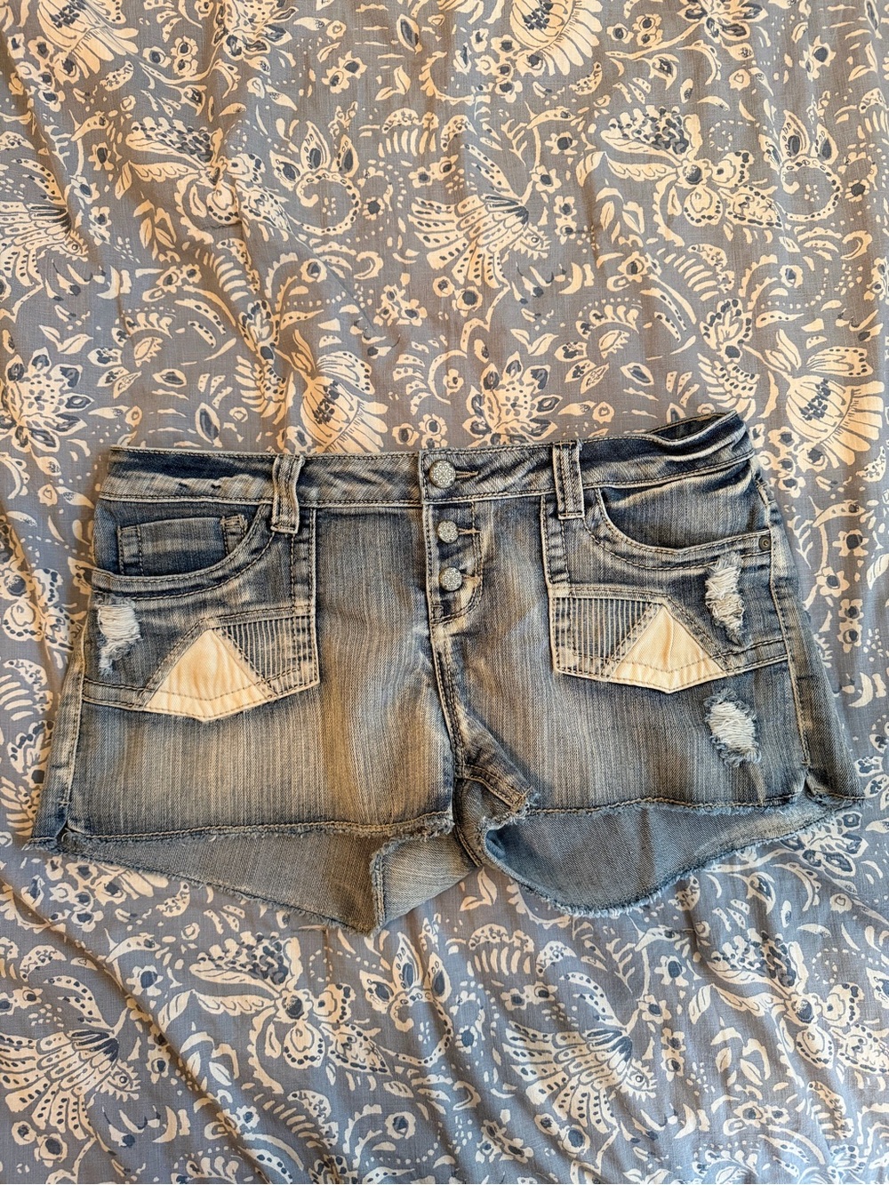 No Boundaries Light Blue Distressed Denim Shorts with Contrast Pockets